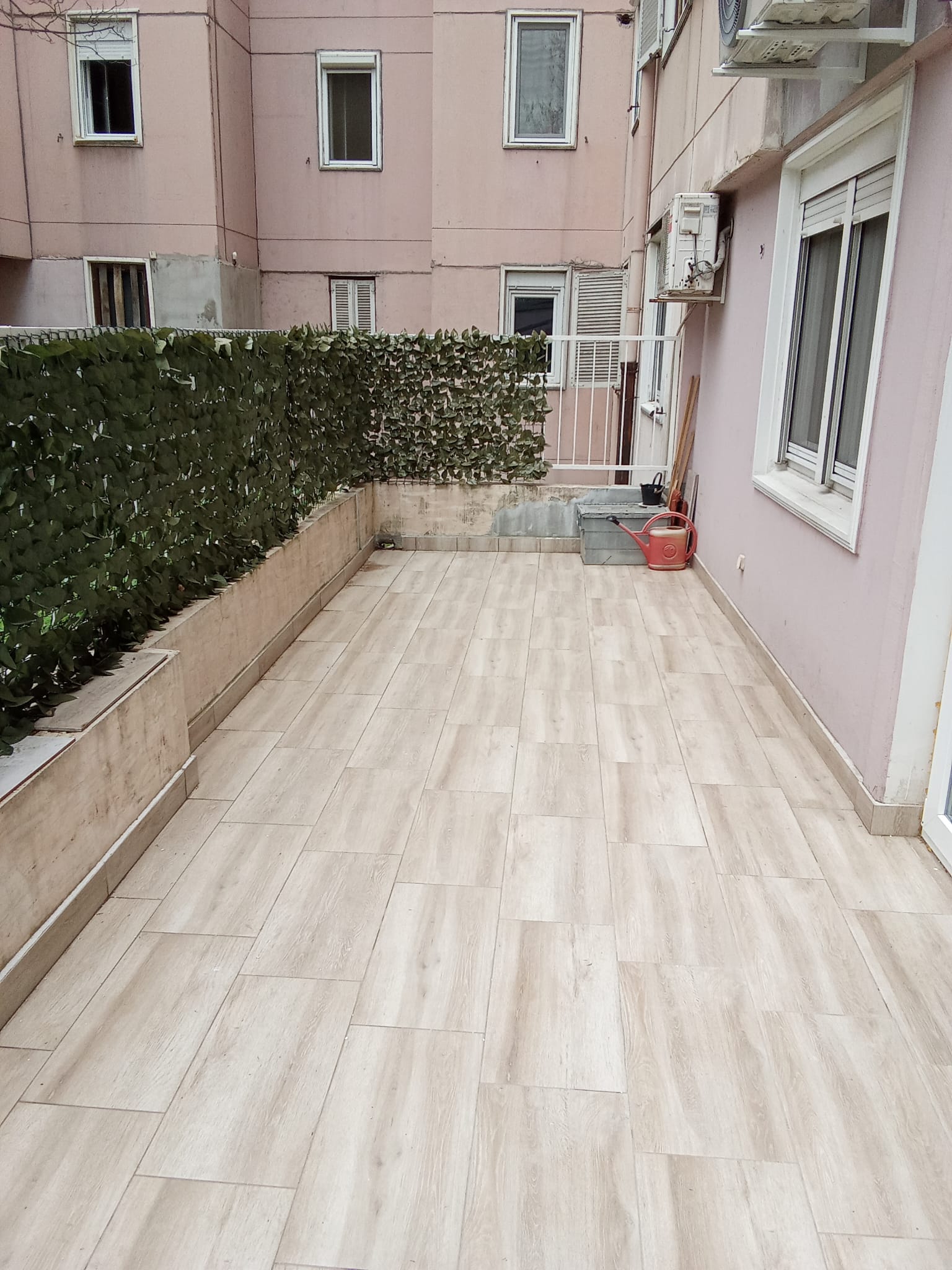 Продаја 4.0 стан Челебоновића Бежанијска Коса Нови Београд рампа за инвалидска колица поглед на парк огромна тераса стаклена зимска кућа реновирана намештена закупна имовина инвестиција некре